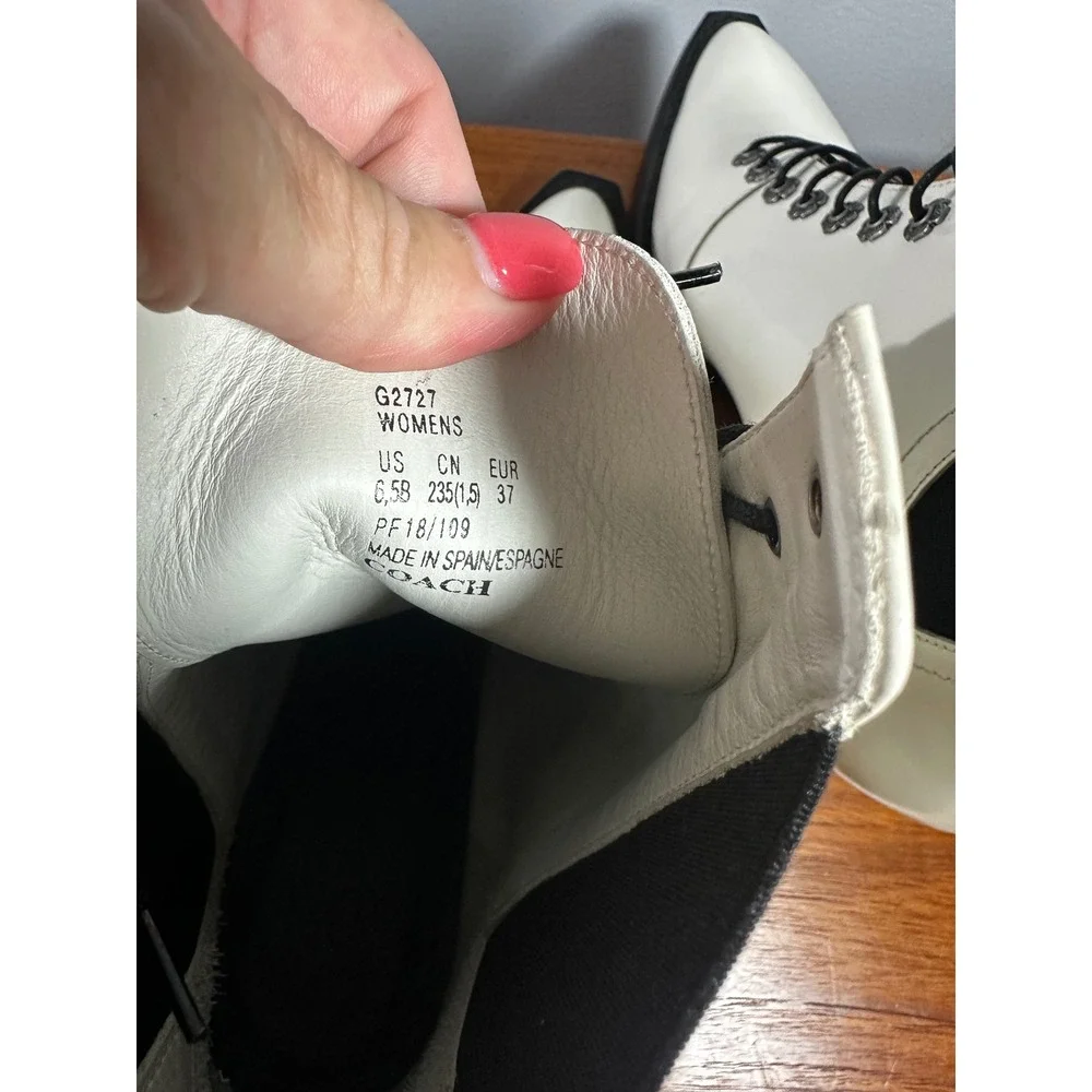 COACH G2727 White Patent Leather Lace Up Pointed Toe Ankle Boots Womens 6.5B
